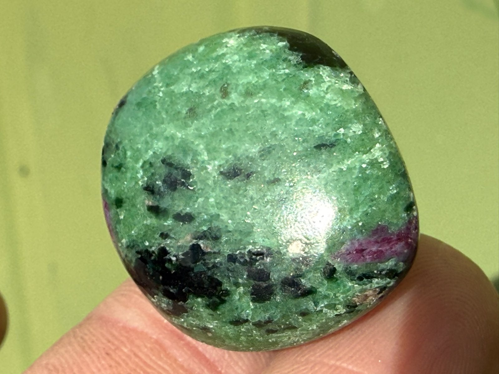 Robijn in Zoisiet Tanganyika artstone mineralen UV Actief, Ophalen of Verzenden, Mineraal