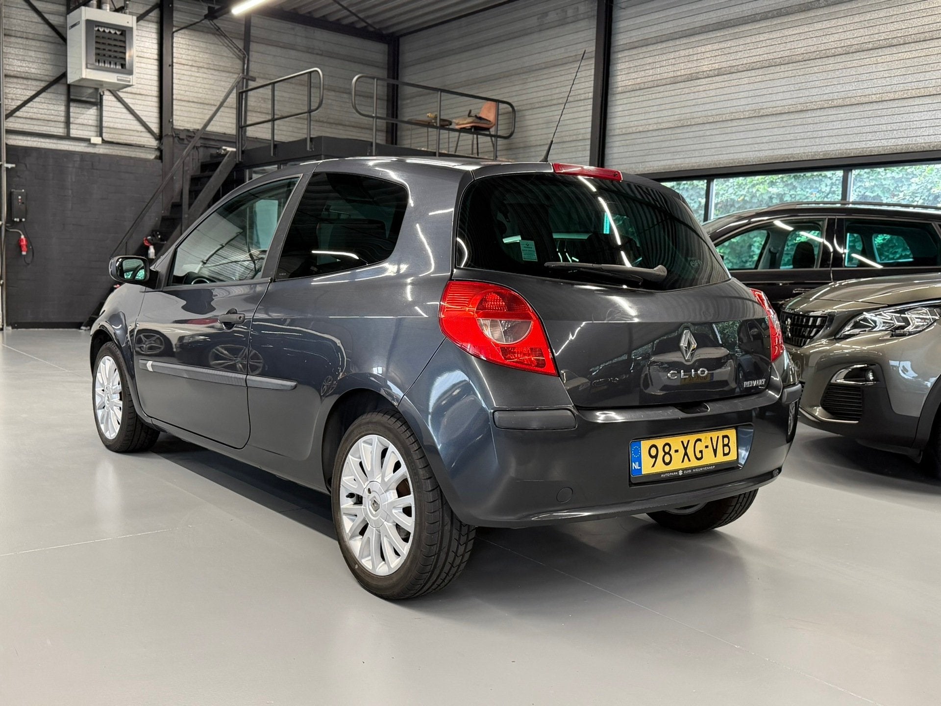 Renault Clio 1.6-16V Dynamique Airco l Cruise l Bluetooth, Auto's, Voorwielaandrijving, Dealer onderhouden, Gebruikt, 4 cilinders