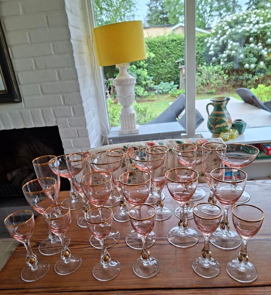 22 delig Tjechisch glasservies met gouden details, Verzamelen, Ophalen of Verzenden, Zo goed als nieuw, Overige typen