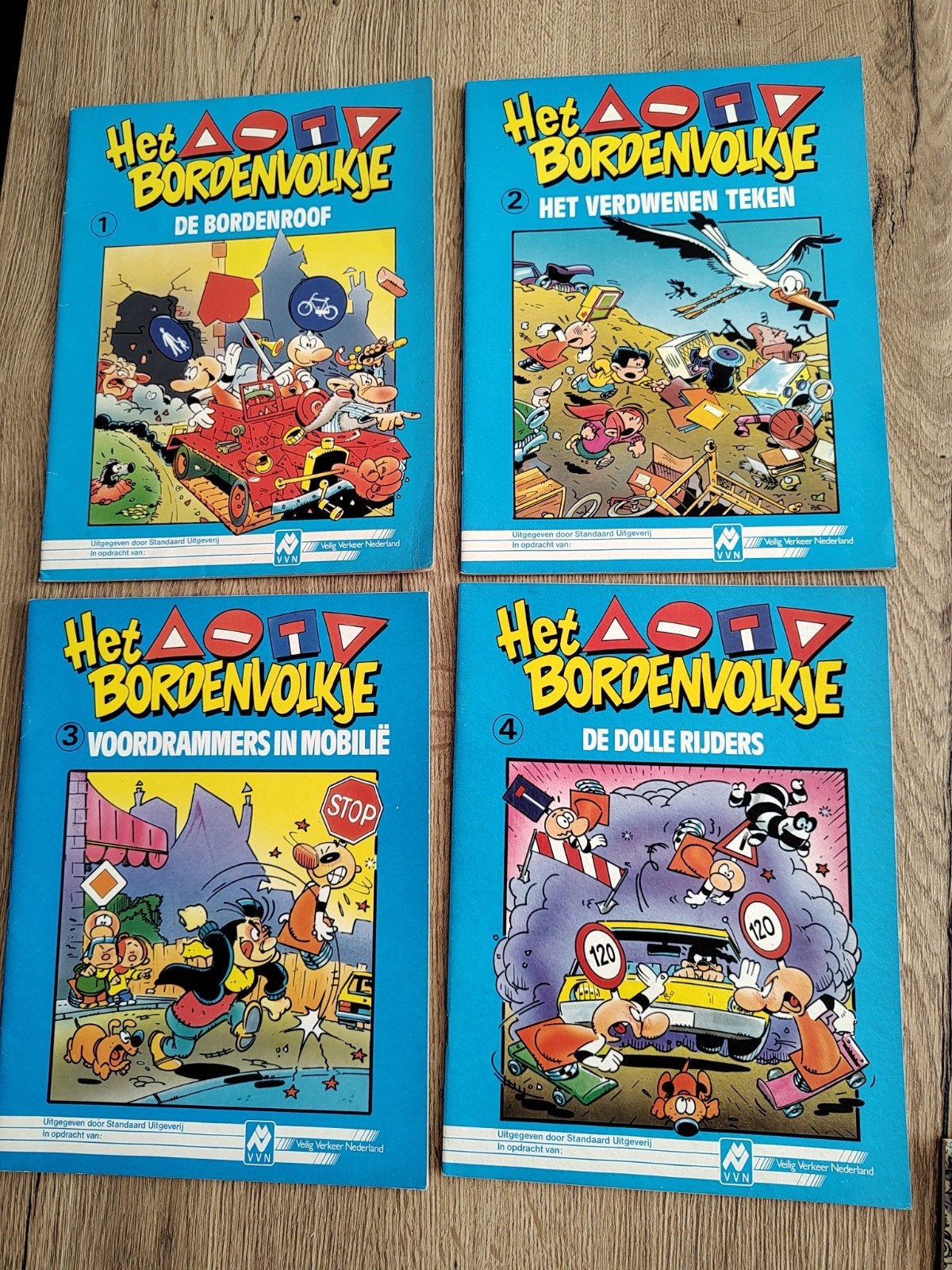 Het Bordenvolkje - Complete serie (4 stripboeken), Ophalen of Verzenden