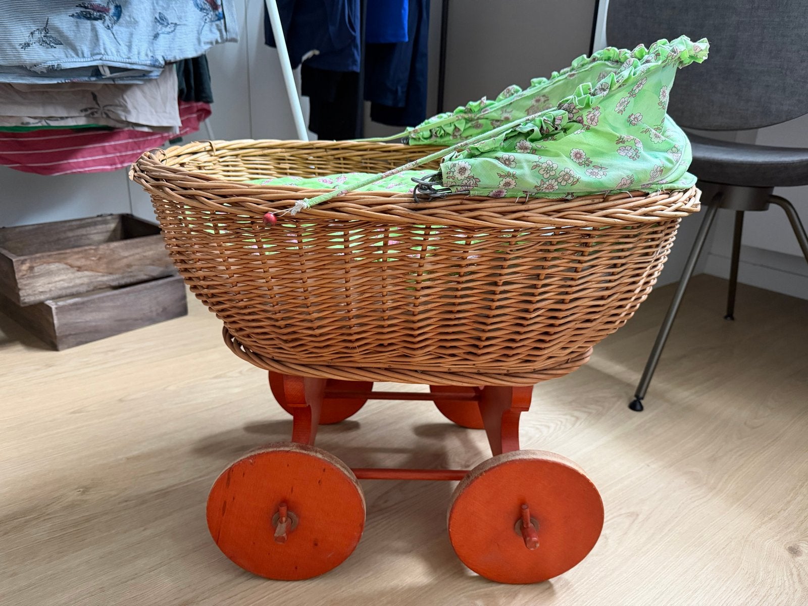 Antieke poppenwagen (ca. 50 jaar oud) - Gratis af te halen, Ophalen, Gebruikt