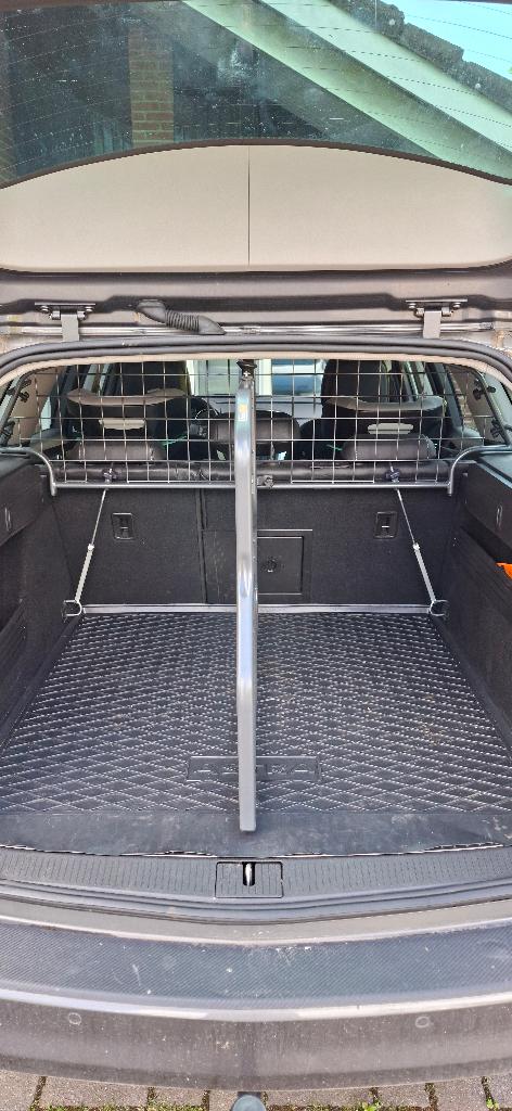 Travall hondenrek + scheidingrek Opel Astra J sport tourer, Auto diversen, Ophalen, Gebruikt