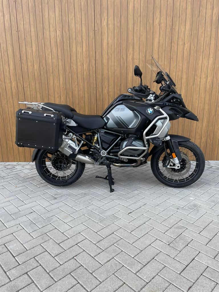 BMW R 1250 GS ADVENTURE TRIPE BLACK | 1E EIG | NIEUWSTAAT |, Motoren, Handvatverwarming, 2 cilinders, 1254 cc, Motorrijbewijs A