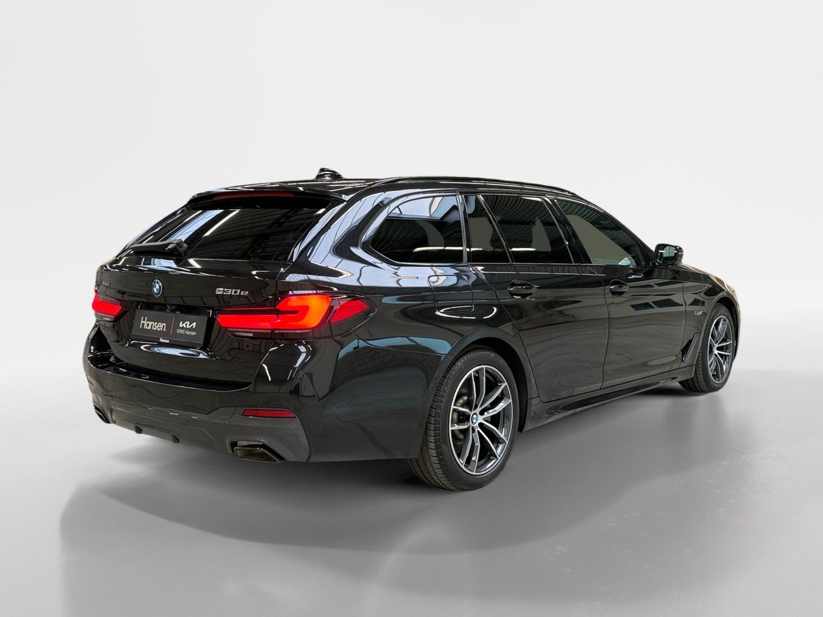 BMW 5 Serie Touring 530e xDrive M-Sport I Shadowline I Leder, Auto's, 1998 cc, 1935 kg, Gebruikt, 4 cilinders