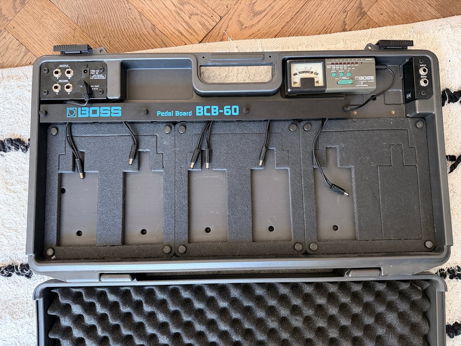 Boss BCB-60 Pedalboard + koffer + voeding + TU-12 tuner, Ophalen of Verzenden, Zo goed als nieuw