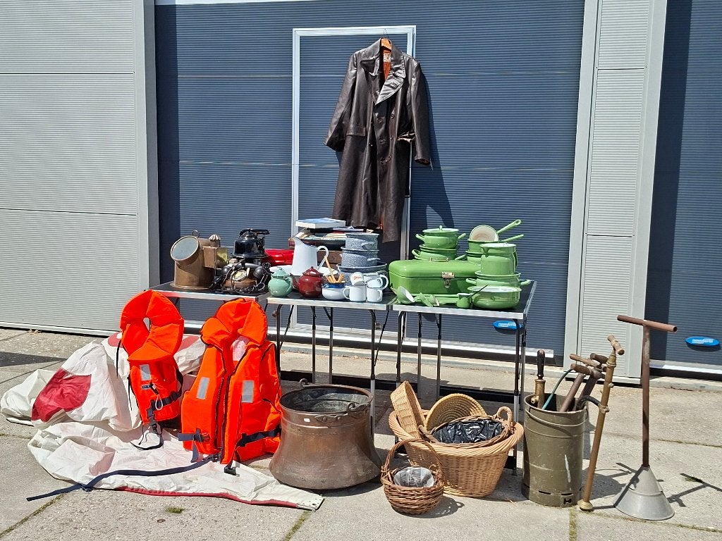 Vintage  (c.q. rommelmarktverkoop, Ophalen, Gebruikt