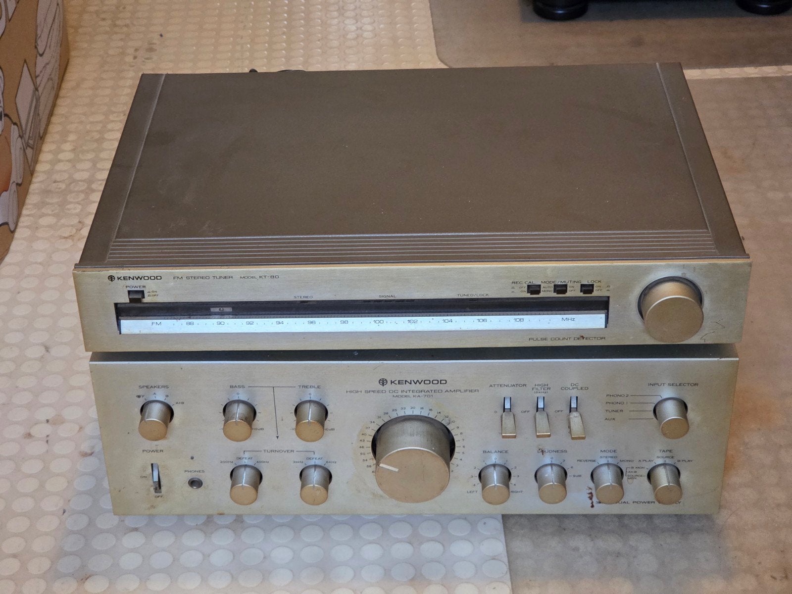 Kenwood KA-701 versterker + KT-80 receiver met werk, Gebruikt, 60 tot 120 watt, Stereo, Ophalen