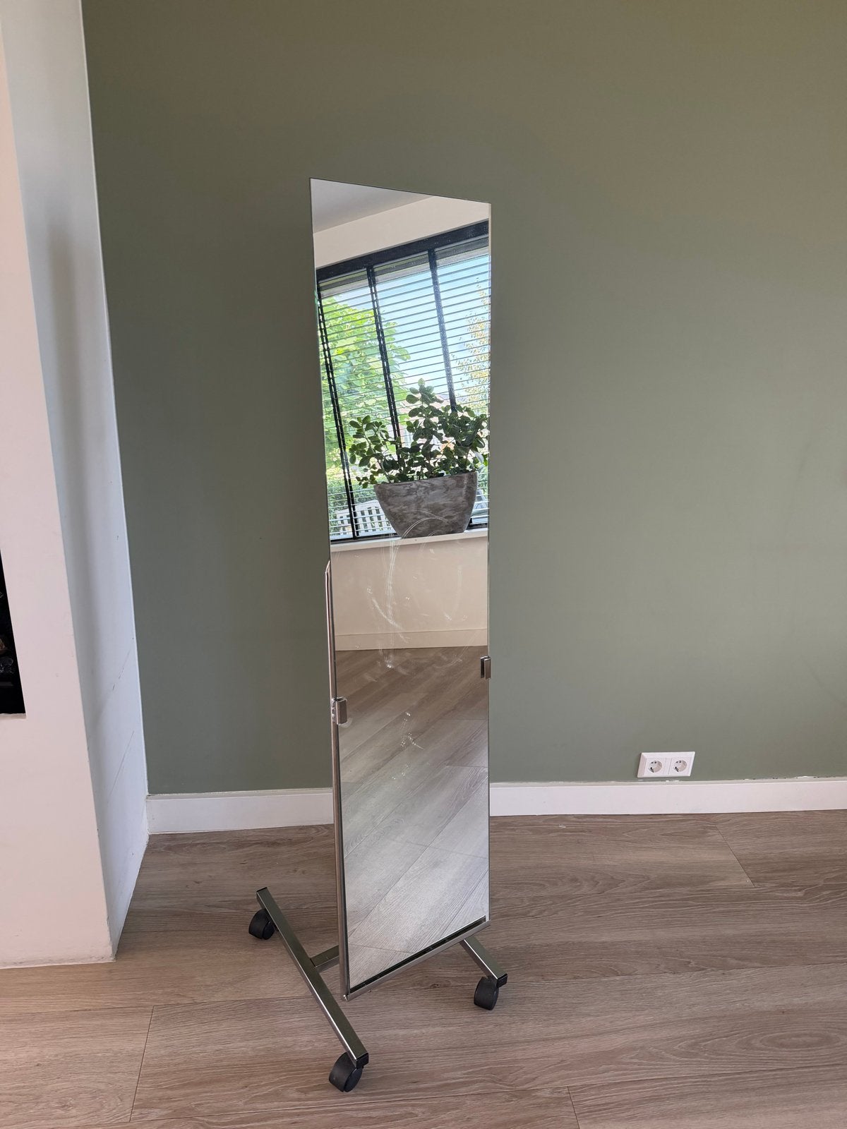 Passpiegel op wieltjes - Verrijdbare spiegel, Huis en Inrichting, Ophalen, Minder dan 50 cm, Zo goed als nieuw, 150 tot 200 cm