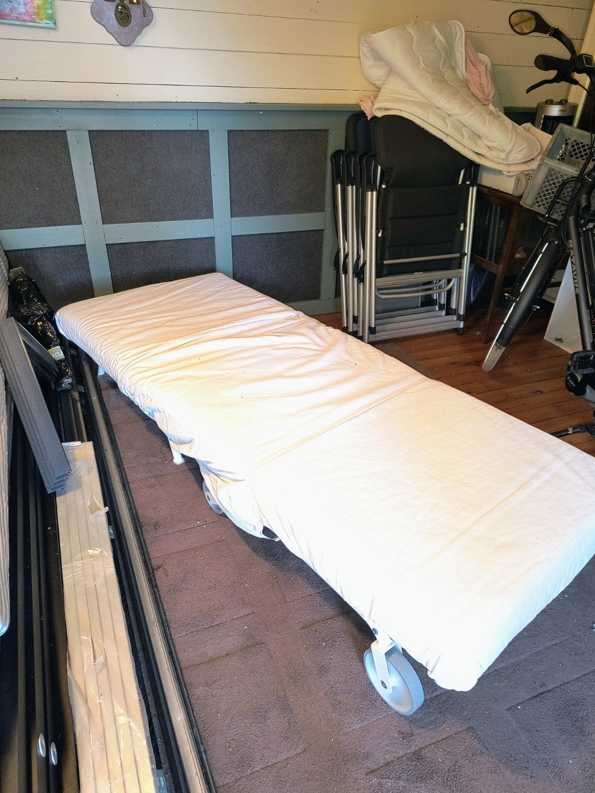 opklap bed, logeer bed , slaapbank, Ophalen, Eenpersoons, Wit, 80 cm