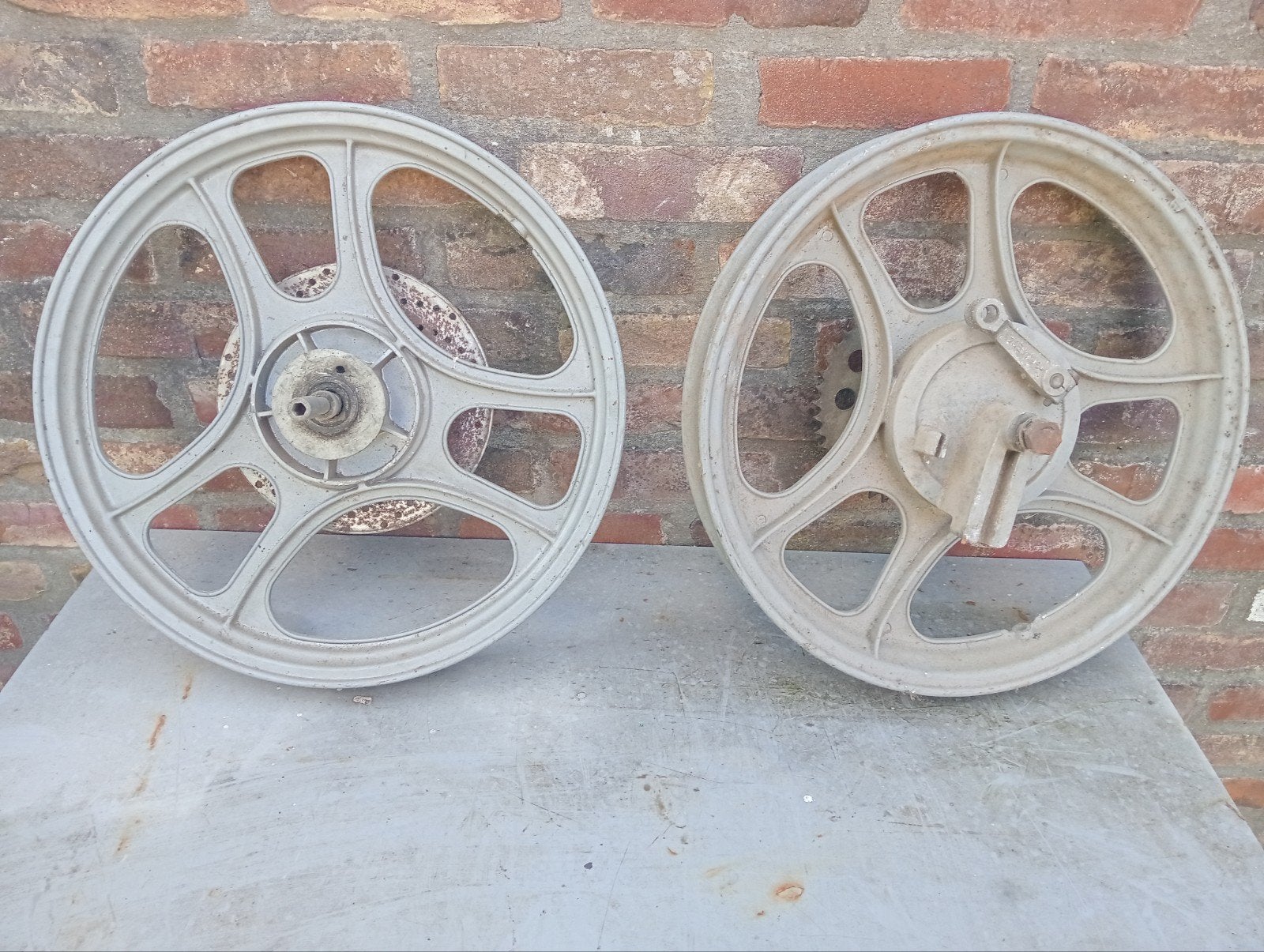 Set van 2 Italiaanse 16 inch velgen, Fietsen en Brommers, Brommeronderdelen | Algemeen, Ophalen, Gebruikt, Overige typen, Onbekend (waarschijnlijk Italiaans)