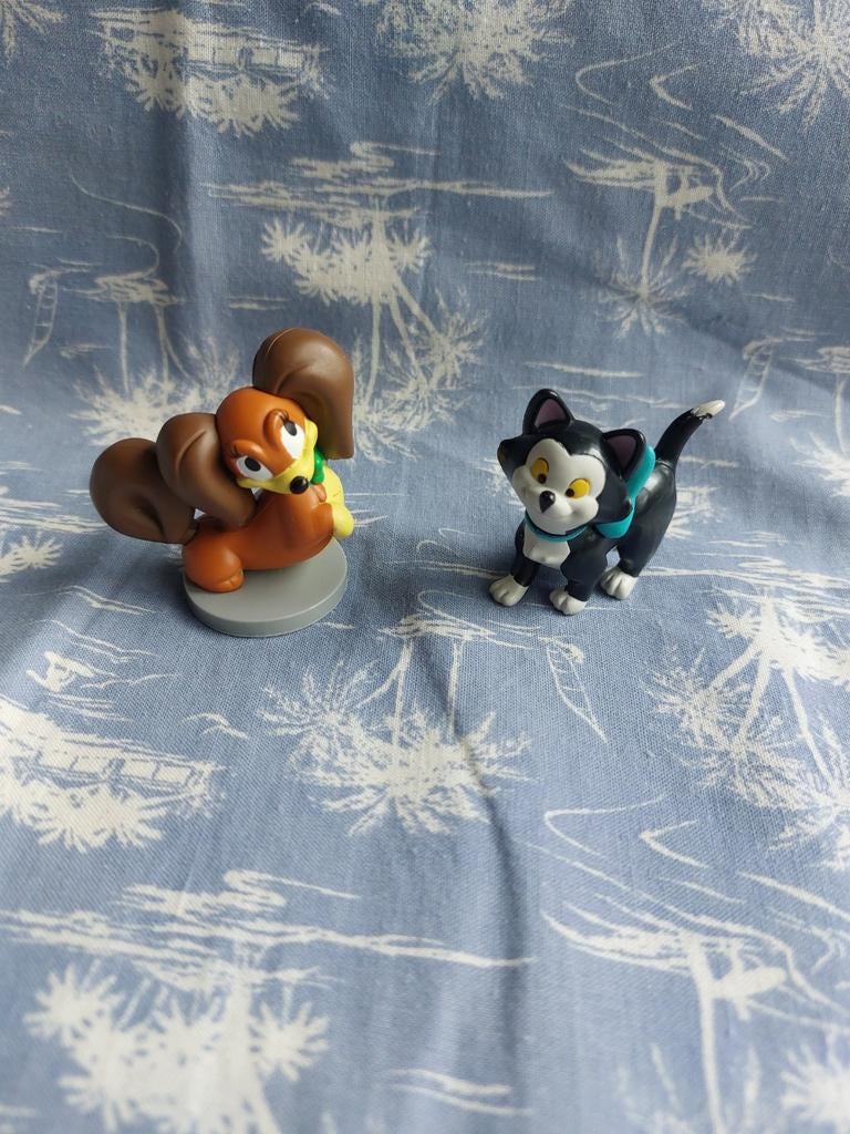 Disney 2 figuurtjes, hond Fifi en kat Figaro., Verzamelen, Disney, Ophalen of Verzenden, Overige figuren, Zo goed als nieuw, Beeldje of Figuurtje