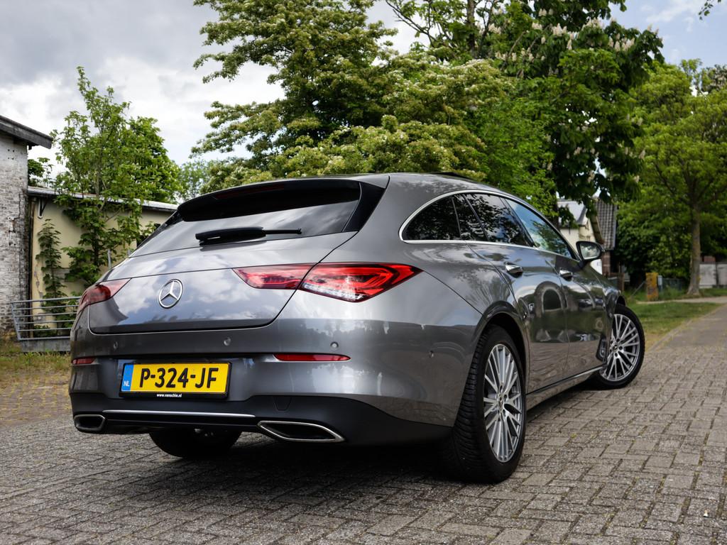 Mercedes-Benz CLA-Klasse Shooting Brake 180 Business Solutio, Auto's, 136 pk, Gebruikt, 4 cilinders, Zilver of Grijs