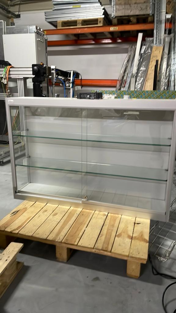 Vitrinekast, Overige materialen, 100 tot 150 cm, Ophalen of Verzenden, Zo goed als nieuw