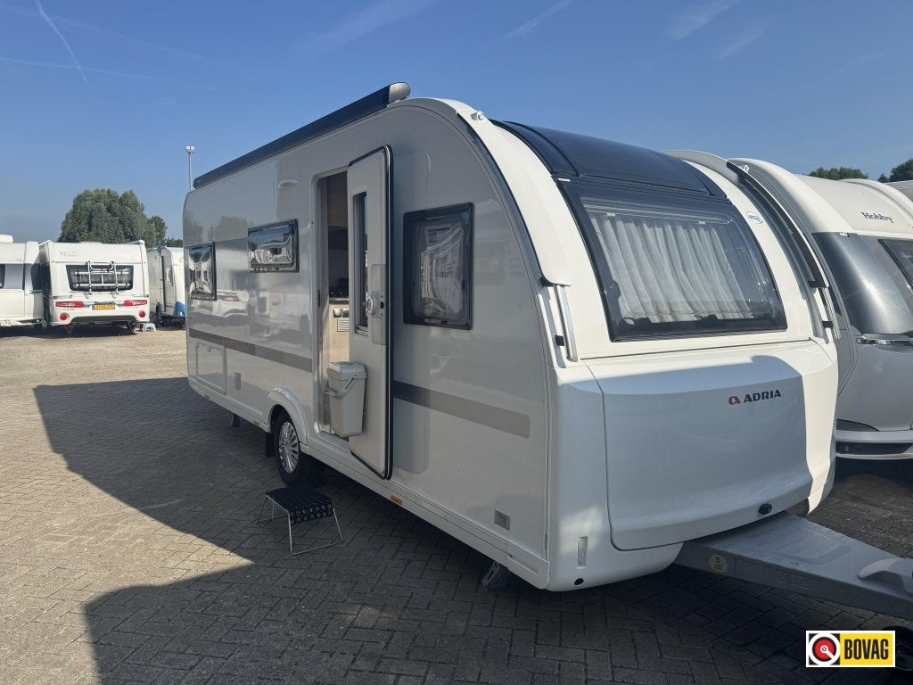 Adria Adora 542 UL, Rondzit, Bedrijf, Adria, 6 tot 7 meter