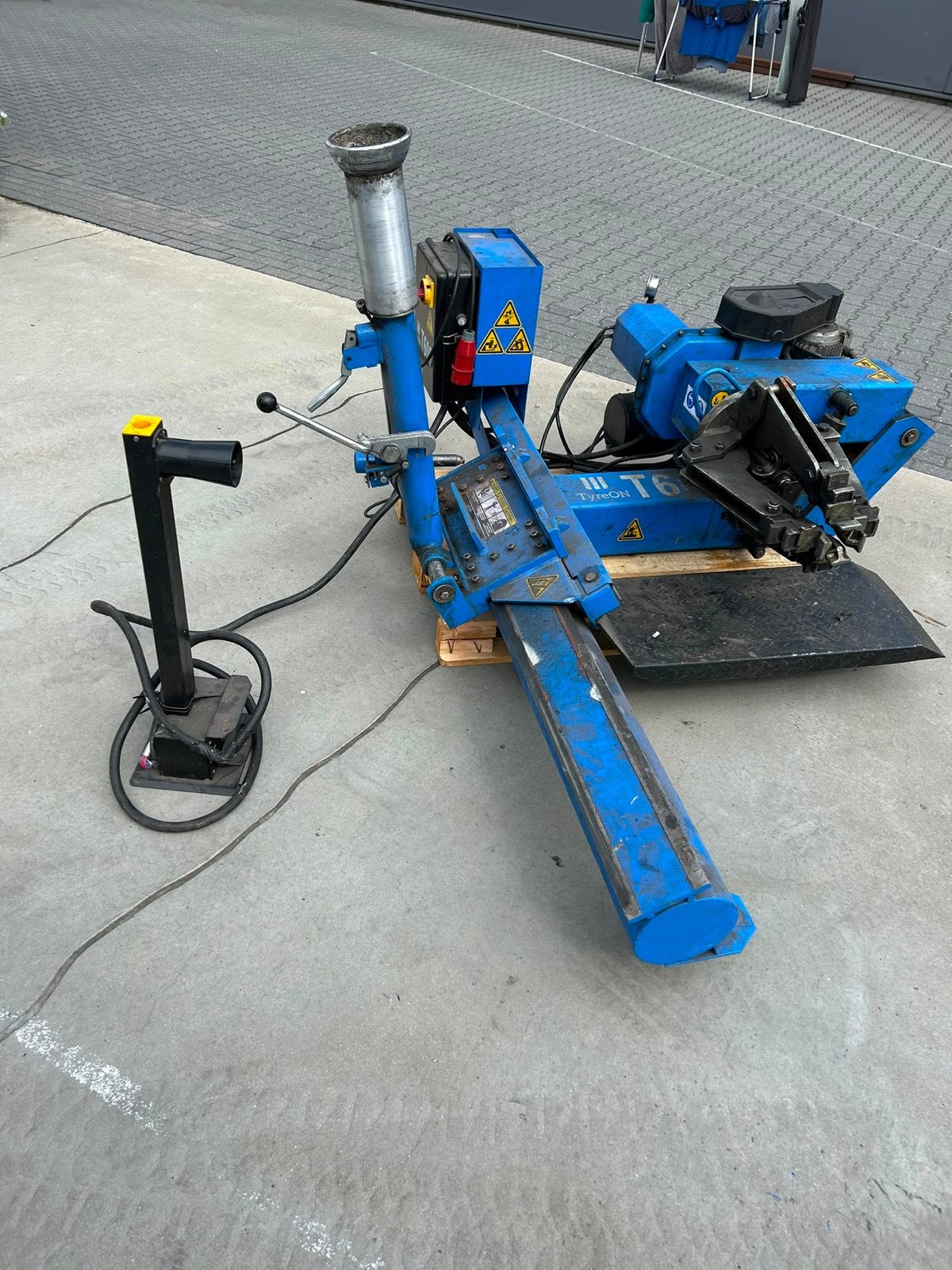 Bandendemonteermachine T600 vrachtwagen banden, Ophalen, Gebruikt