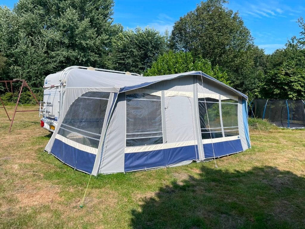 Hobby De Luxe Easy 500 KMFe Airco, mover en Trailer Control, Hobby, Treinzit, Particulier, 5 tot 6 meter