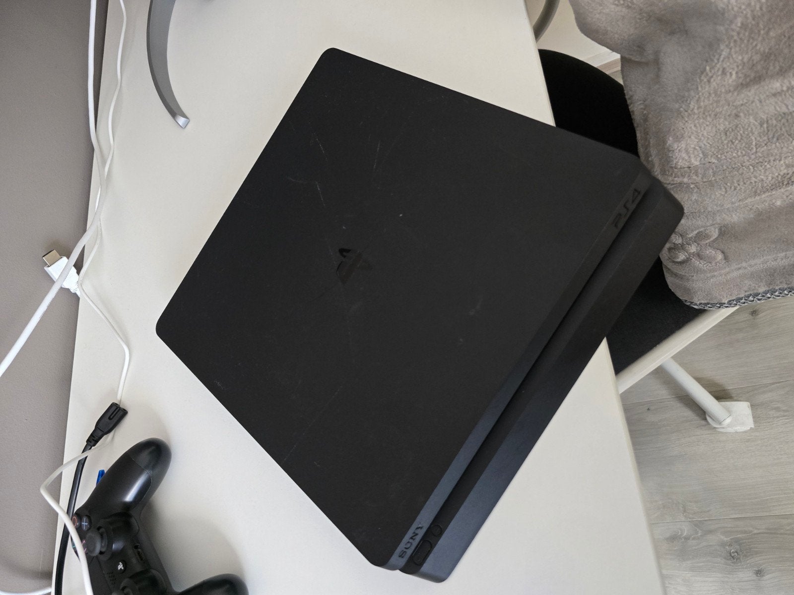 PS4 Slim 1 TB met zwarte controller, Ophalen of Verzenden