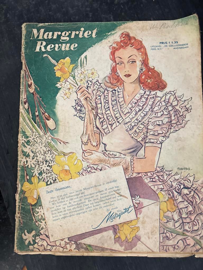 Margriet Revue - Vintage Damesblad (Jaren '40), Ophalen of Verzenden, Gelezen, Damesbladen