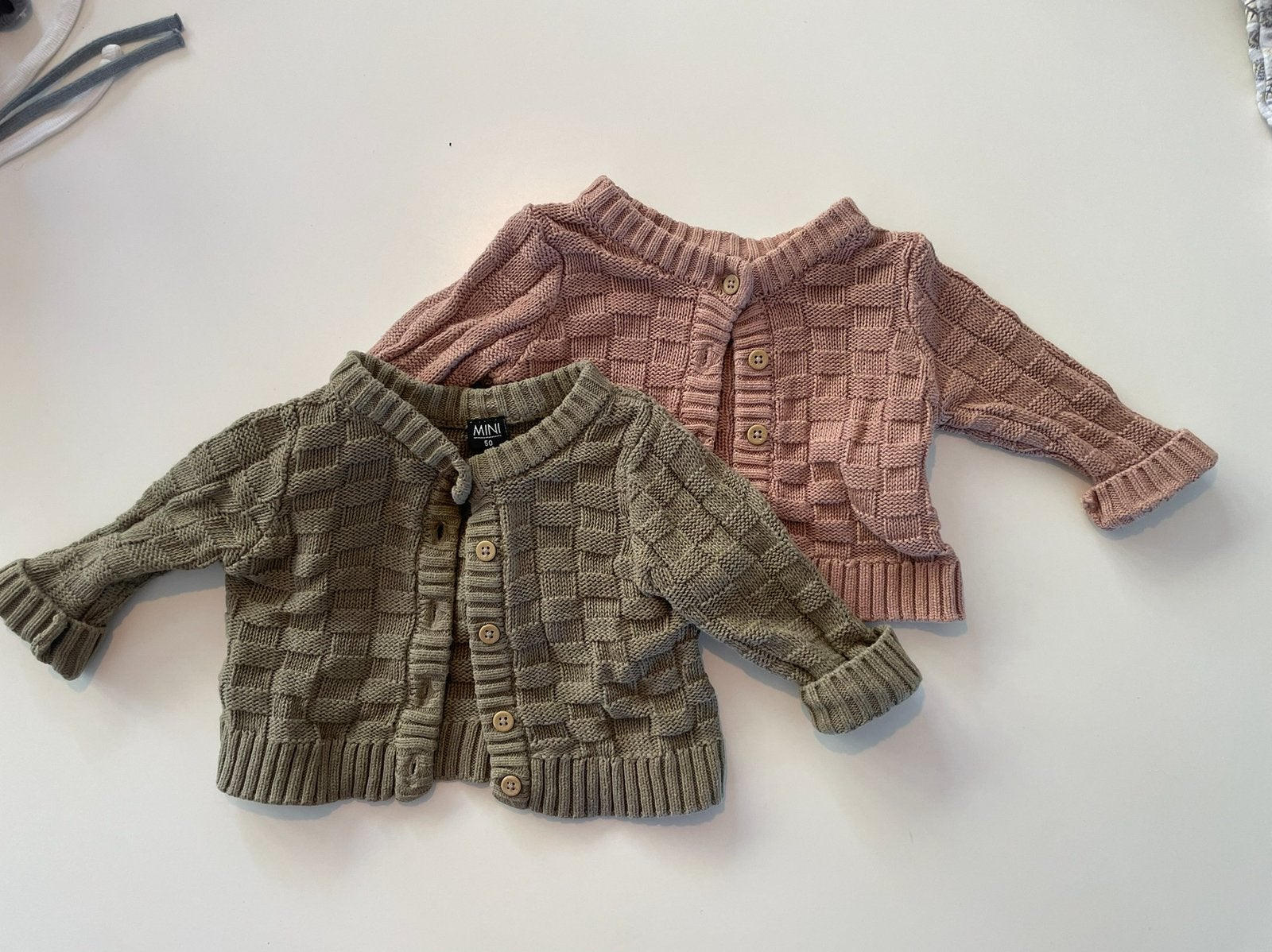 Groen en roze vestje, Ophalen, Zo goed als nieuw, Jongetje of Meisje, Truitje of Vestje