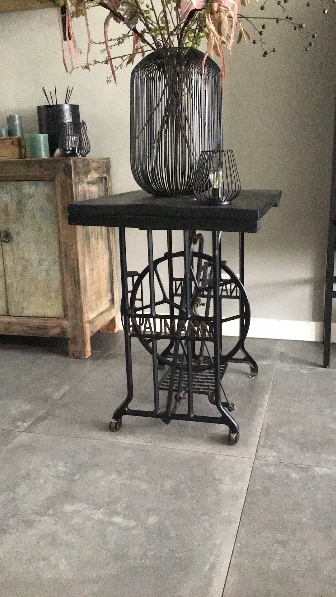 Vintage tafel van antiek trap-naaimachine., Huis en Inrichting, Ophalen, Gebruikt, 25 tot 50 cm, Rechthoekig
