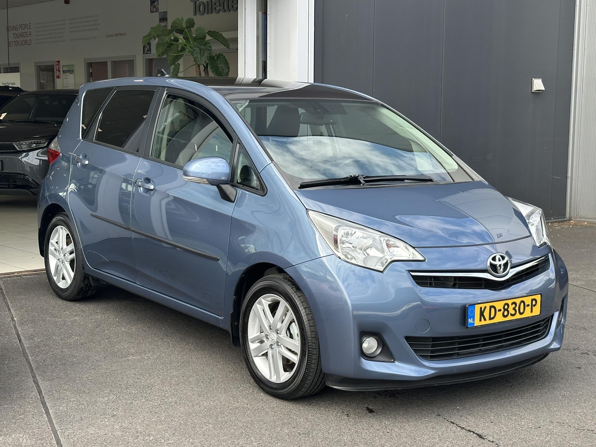 Toyota Verso-S 1.3 VVT-i Dynamic | Airco | Panoramadak | Tre, Euro 5, Stof, Gebruikt, Blauw