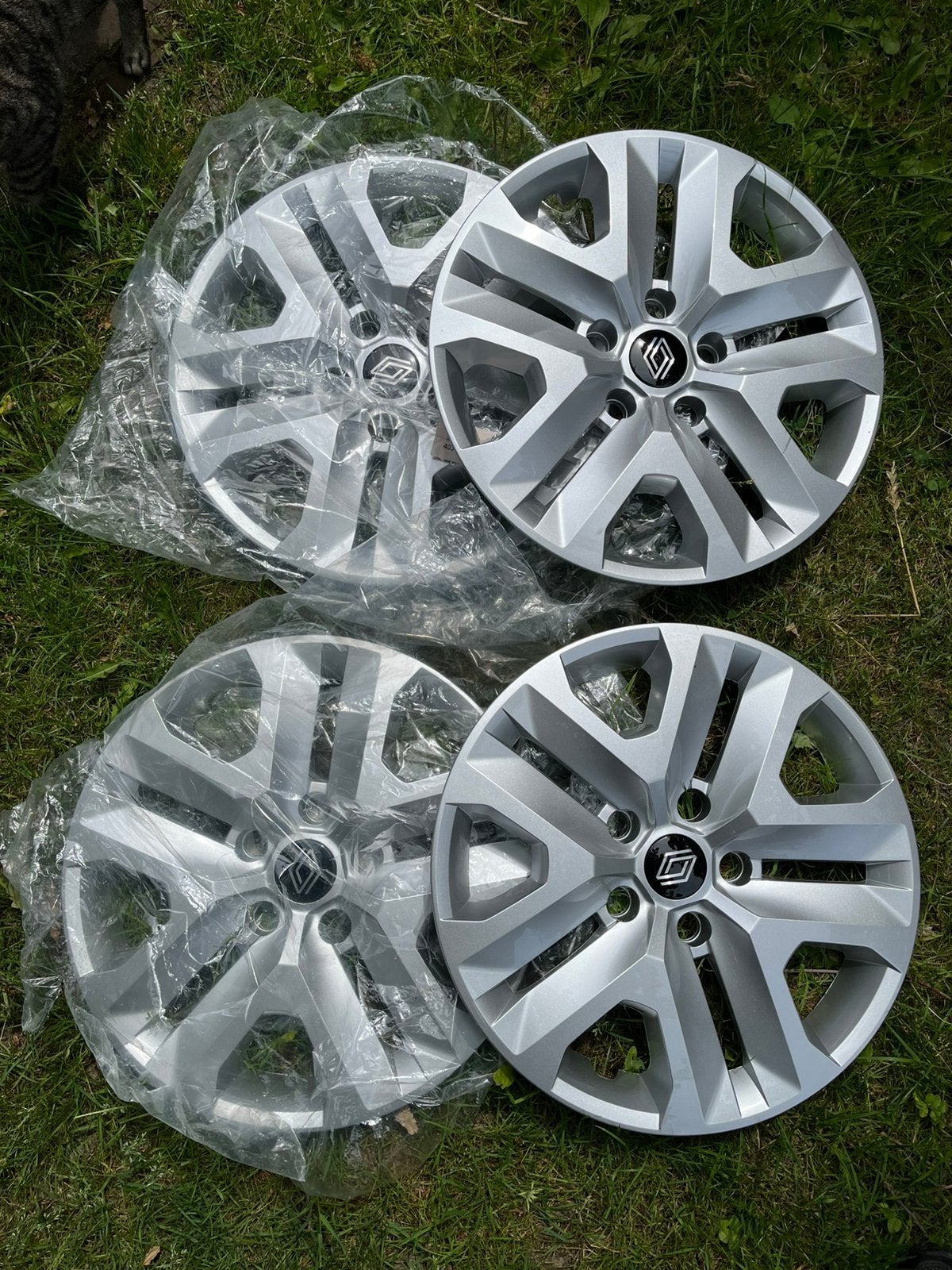 Renault Kangoo wieldoppen 16 inch nieuw banden 205-60-R16, Ophalen, Zo goed als nieuw