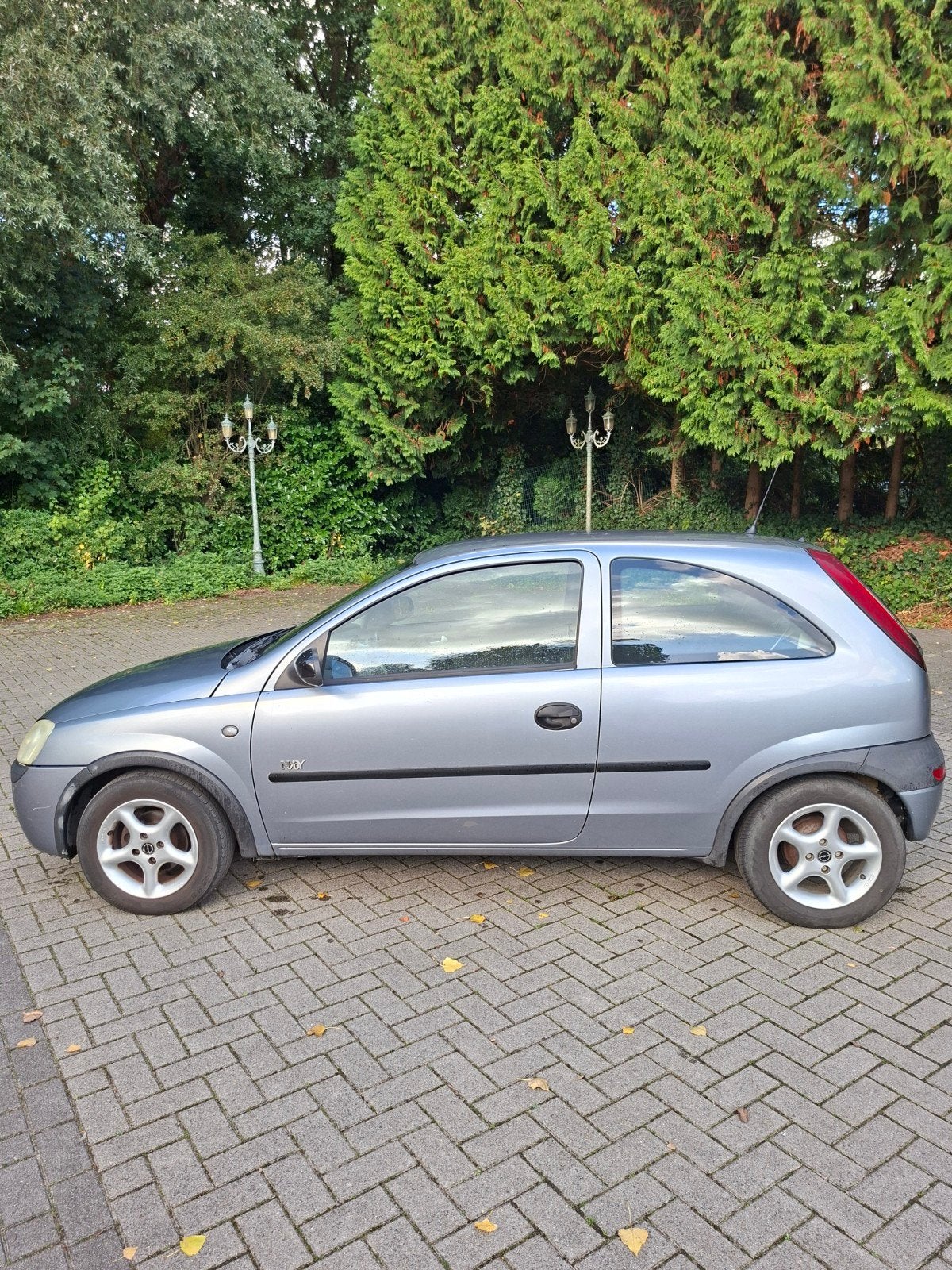 Opel Corsa 1.2 16V 3D 2003 Grijs apk tot 02-08-2027, Auto's, Voorwielaandrijving, 450 kg, 74 pk, 31 €/maand