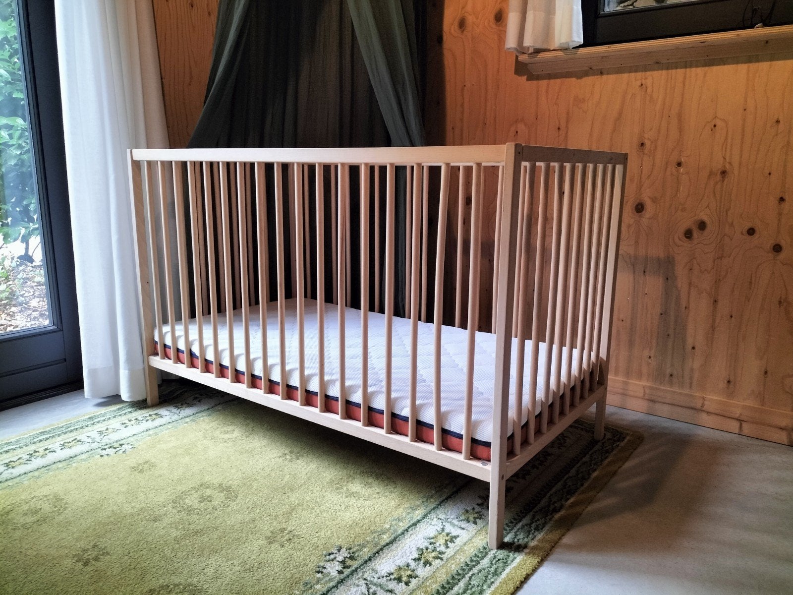 Houten ledikant met Sleepy Safe matras, Kinderen en Baby's, Ophalen, Zo goed als nieuw, Ledikant