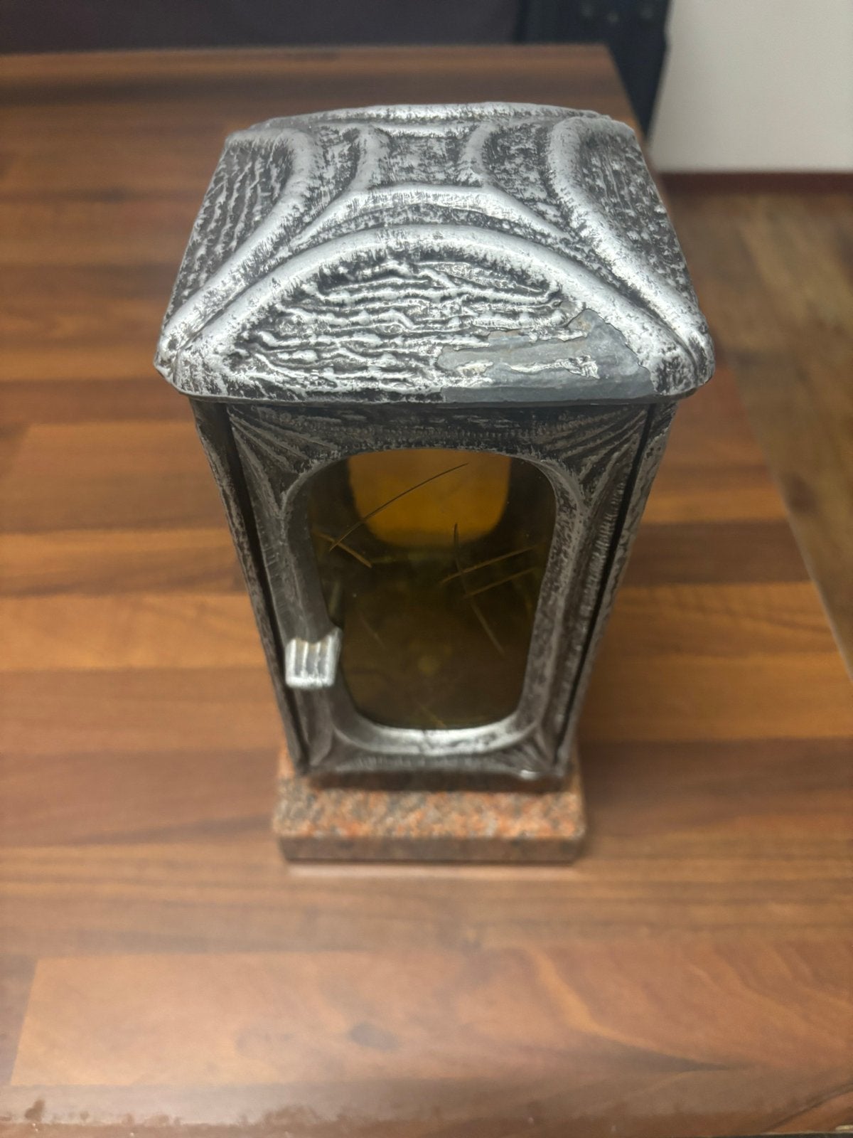 Graflantaarn met marmeren voet, Ophalen
