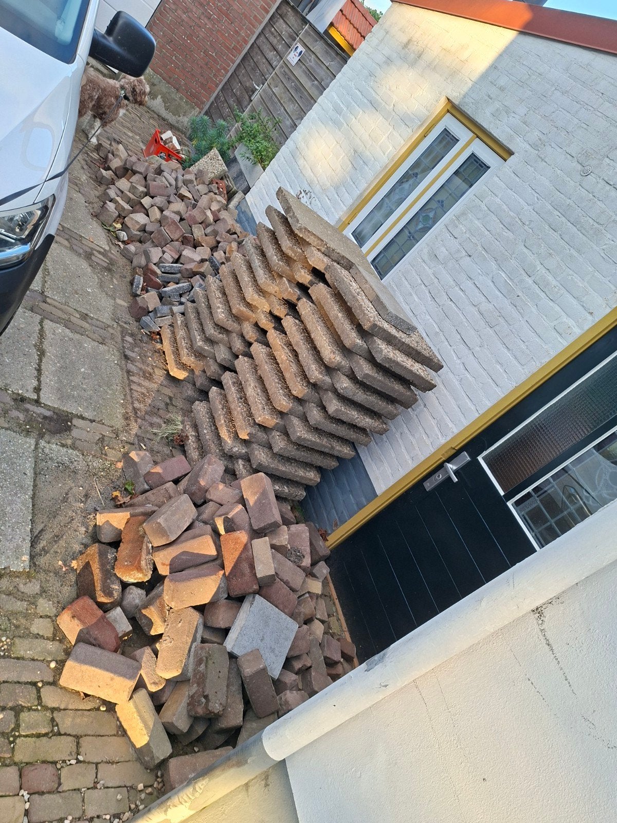 Gratis af te halen: Stenen en grindtegels in Horssen, Ophalen, Gebruikt, Overige typen, 10 m² of meer