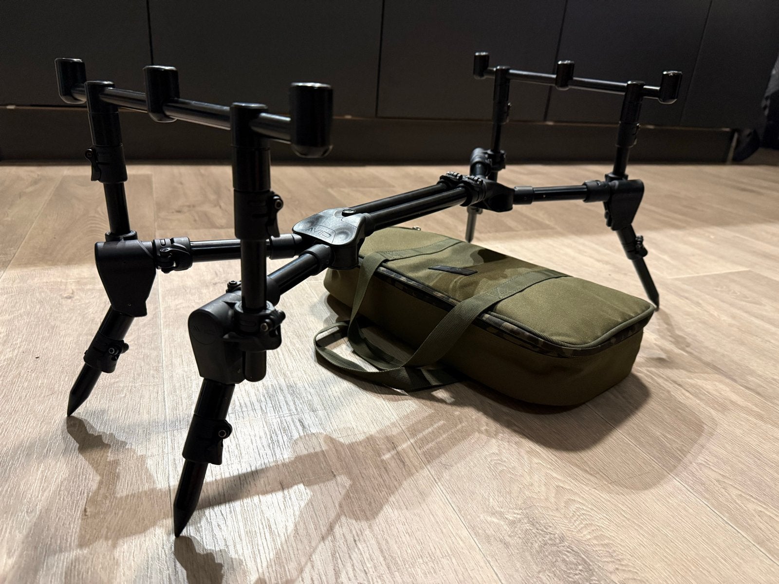 Avid Rodpod voor 3 hengels - Compact en stevig, Ophalen of Verzenden, Gebruikt, Overige typen