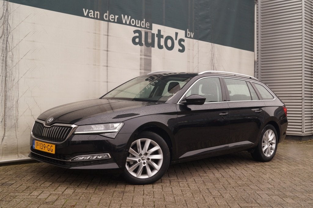 Skoda Superb Combi 1.5 TSI 150pk DSG Business Edition Plus -, Auto's, Skoda, Stof, Euro 6, 4 cilinders, 150 pk