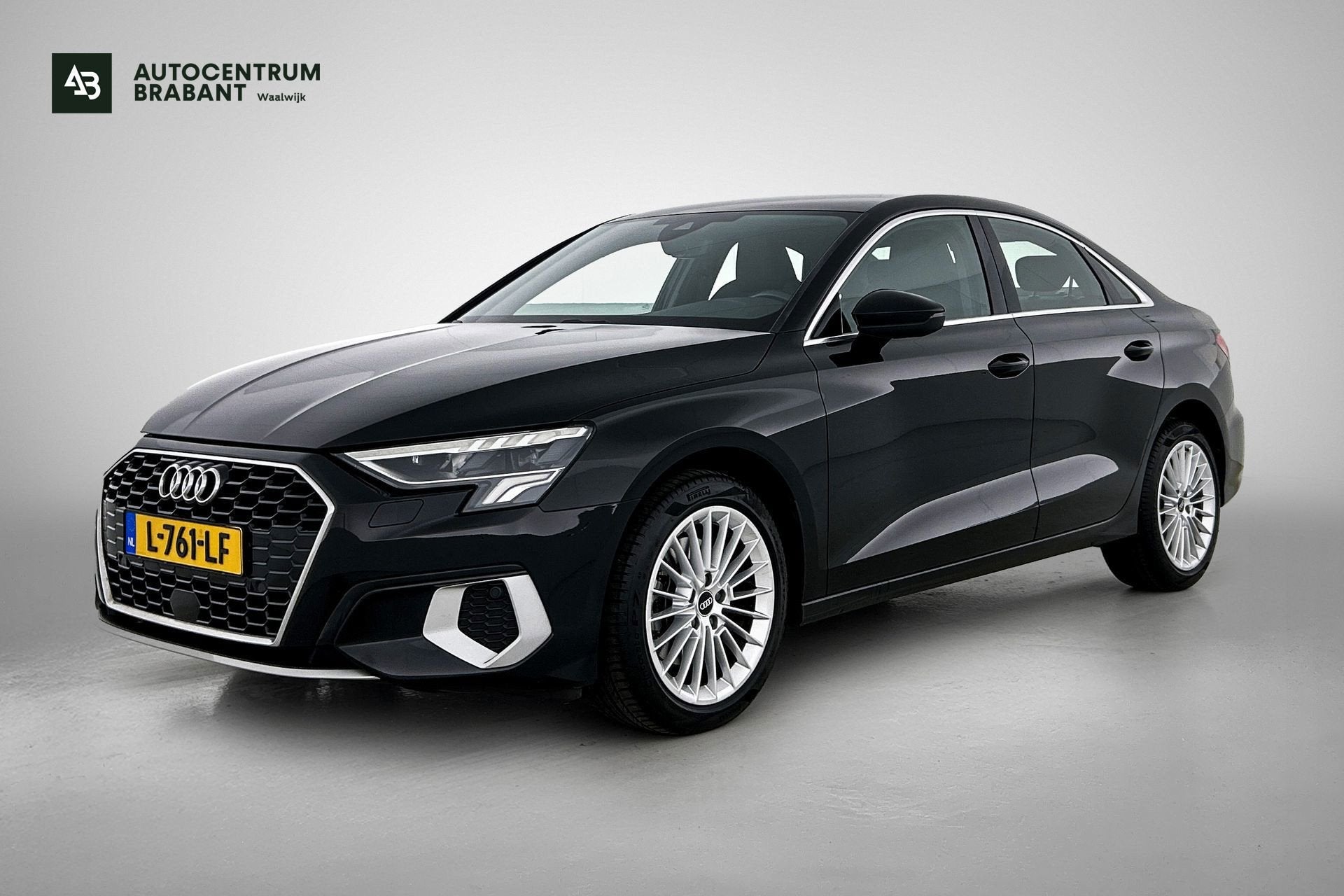 Audi A3 Limousine 30 TFSI Business edition (NAVIGATIE, CAMER, Stof, Gebruikt, Origineel Nederlands, Bedrijf