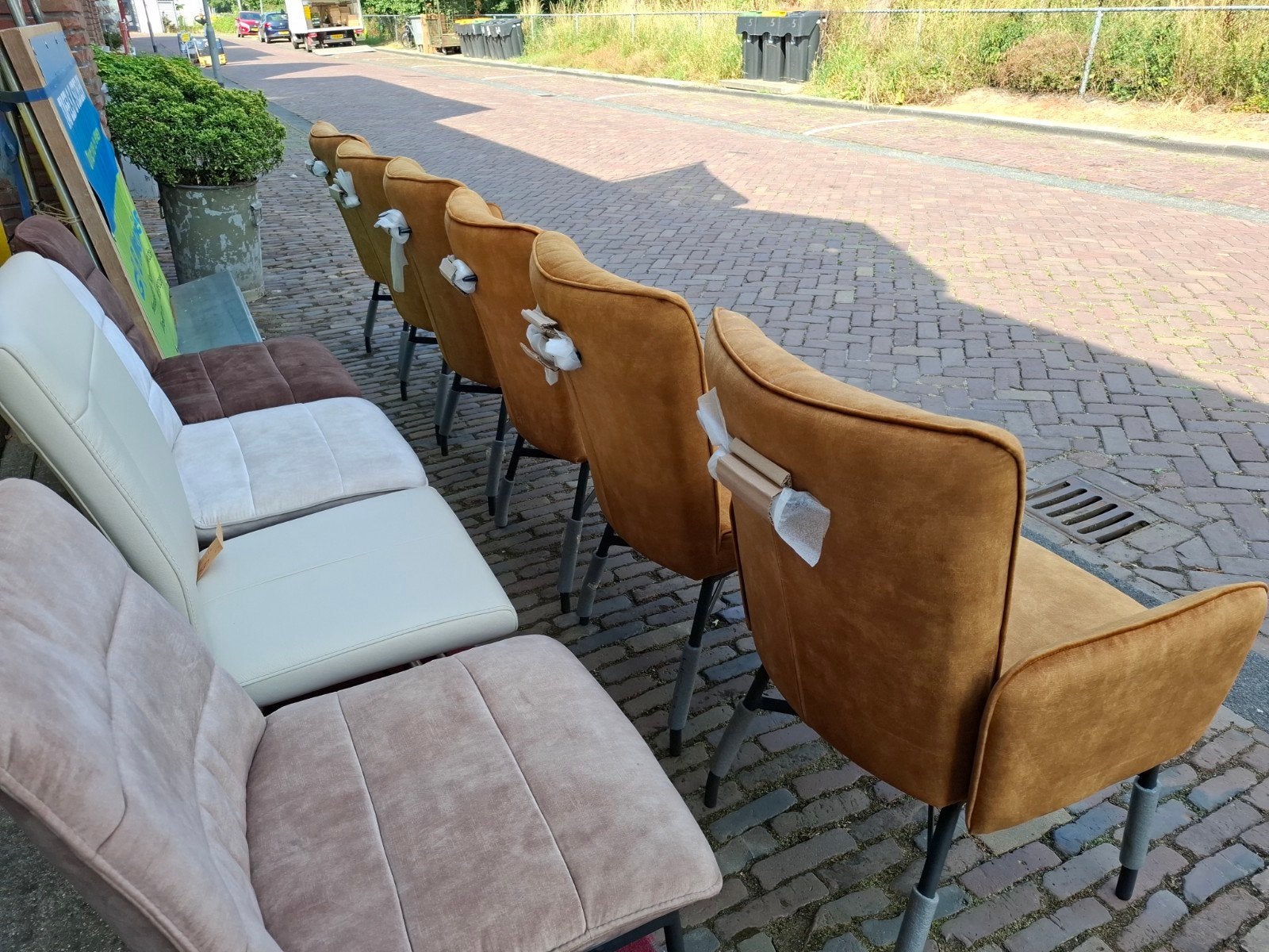 6 Nieuwe Stoelen Olvi, Oker, 2x armleuning/4x zonder arm H&H, Ophalen, Overige kleuren, Nieuw, Stof
