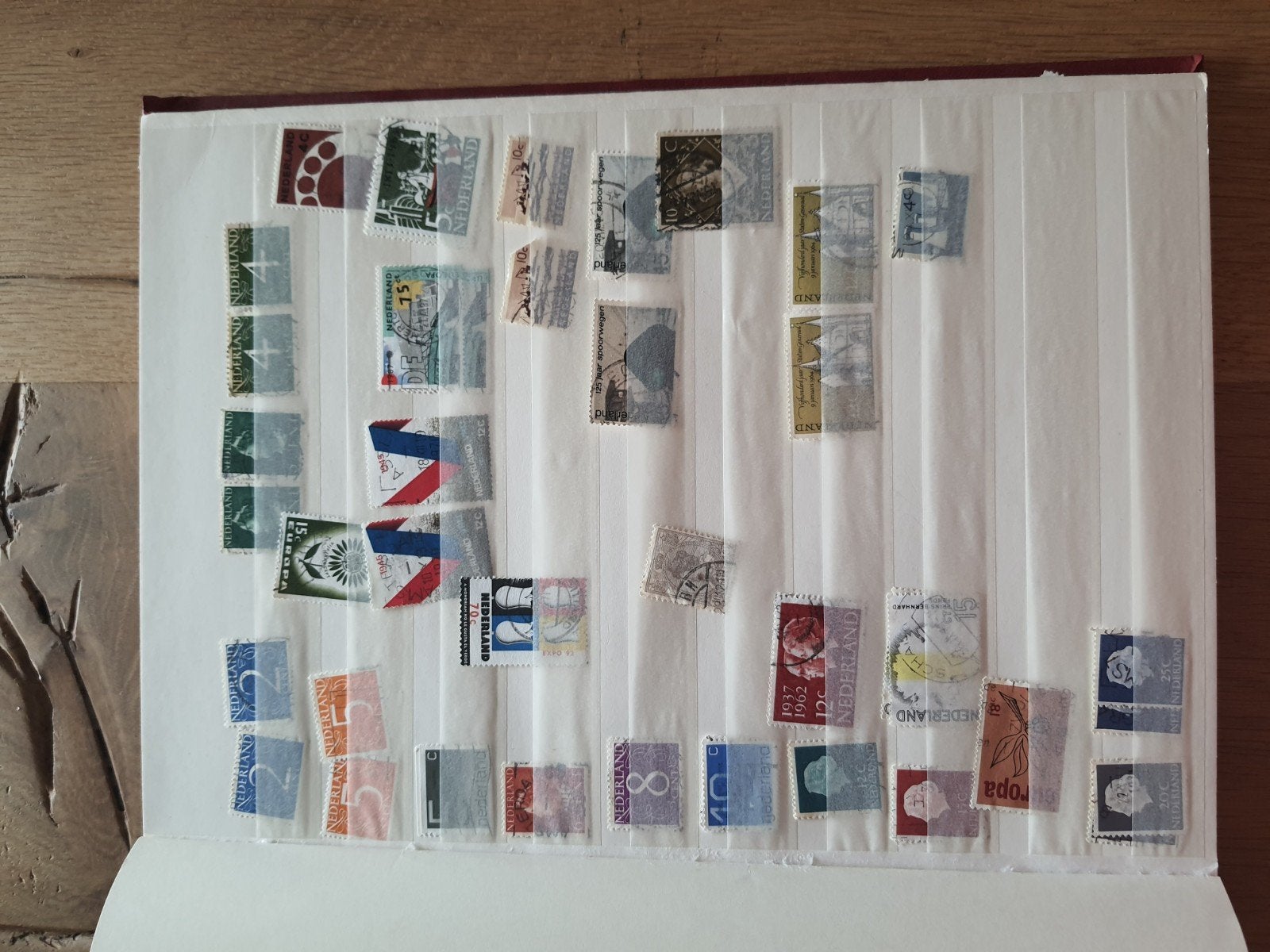 2 mappen en ewn schoenendoos vol met postzegels, Ophalen