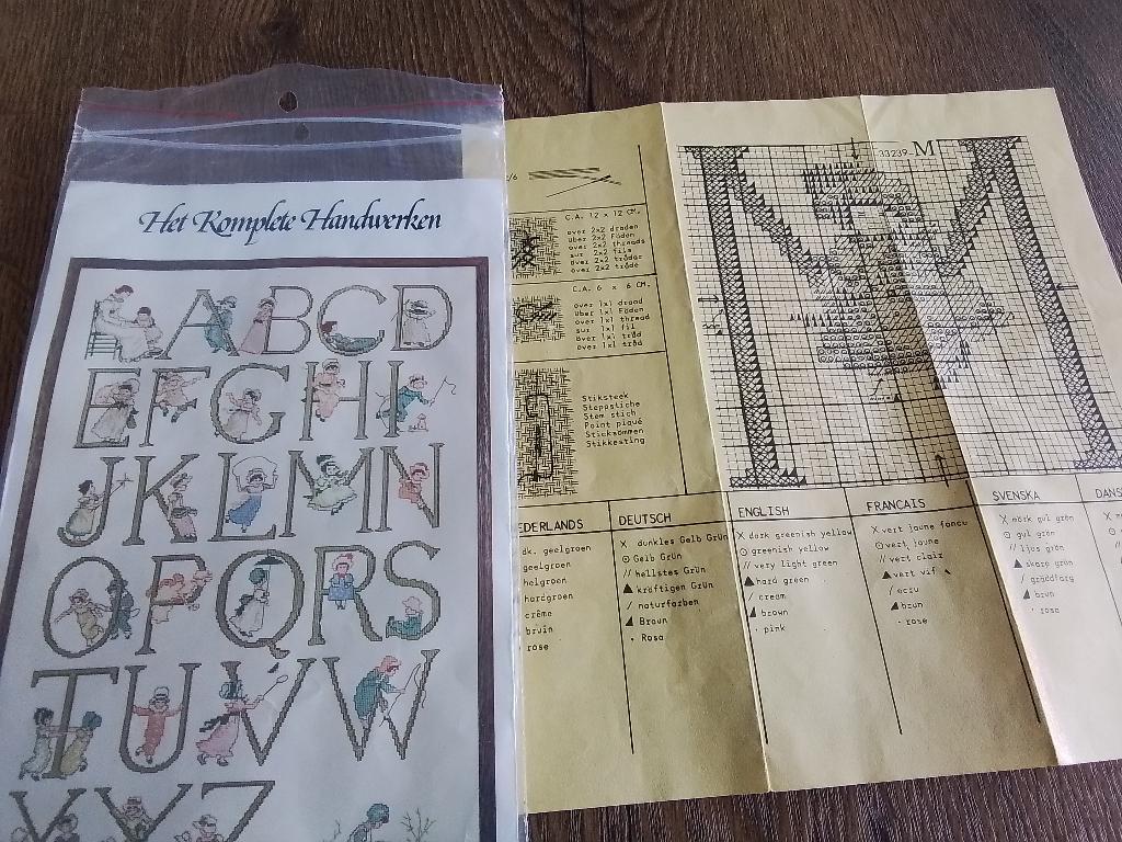 Borduurpakketje letter m, Hobby en Vrije tijd, Borduren en Borduurmachines, Ophalen of Verzenden, Zo goed als nieuw, Handborduren
