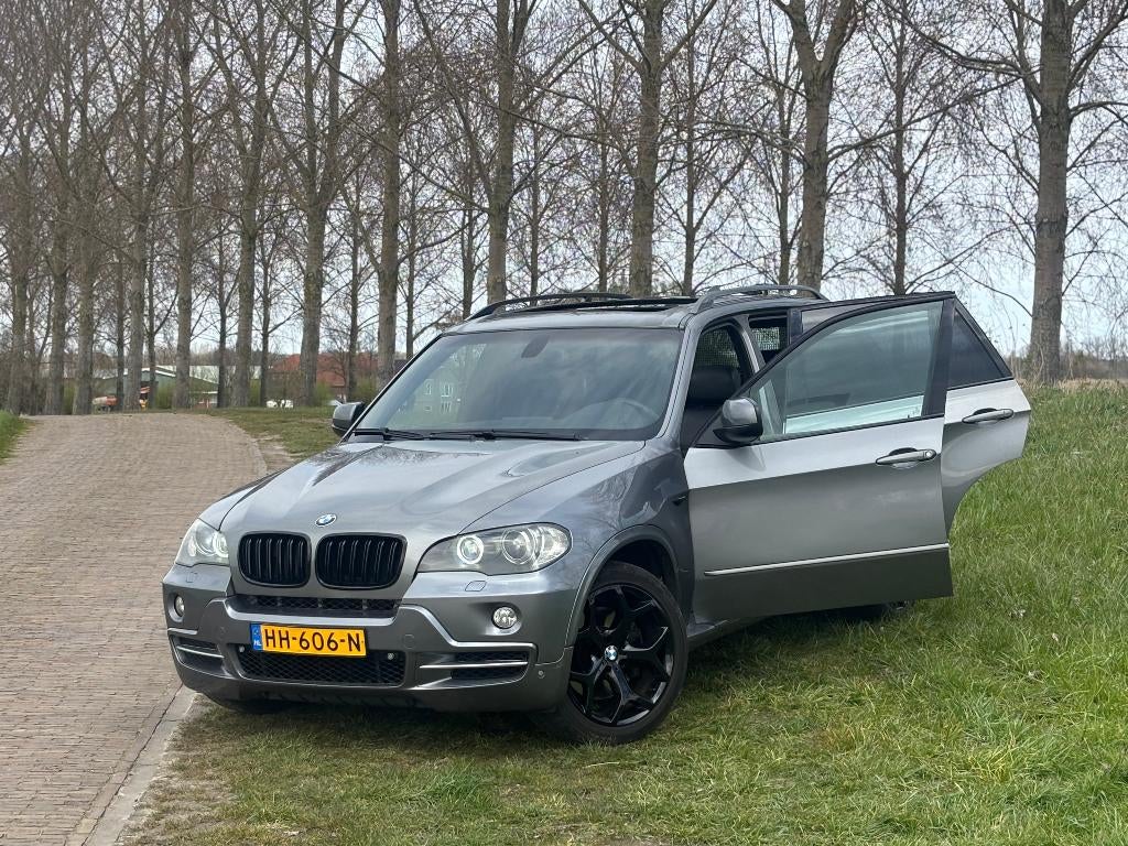 BMW X5 4.8 I AUT executive Pano Xdrive  2007 Mineralgrau e70, Auto's, BMW, 138 €/maand, 4799 cc, 2145 kg, Leder
