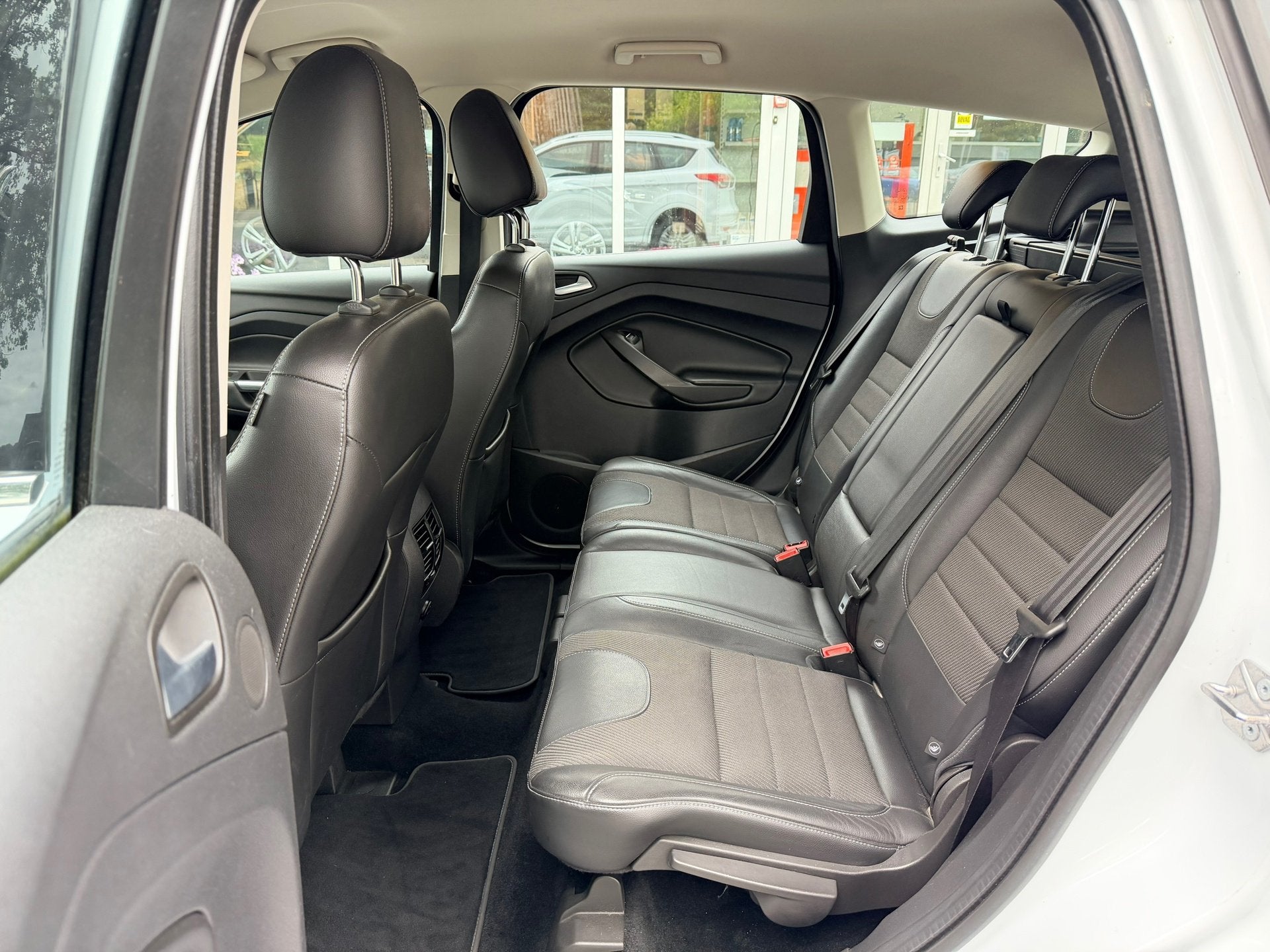 Ford Kuga 1.5 Titanium Styling Pack, Auto's, Ford, 4 cilinders, Wit, Bedrijf, Handgeschakeld