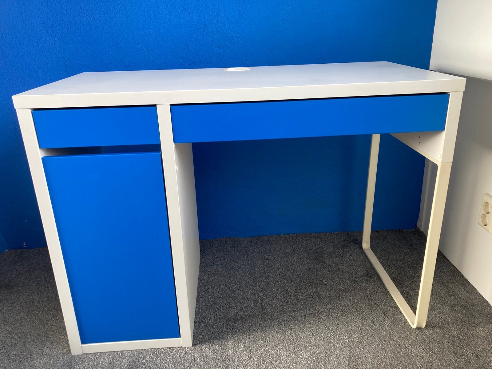 Bureau (Micke) en stoel, Ophalen, 105 cm, Gebruikt, Kinderbureau