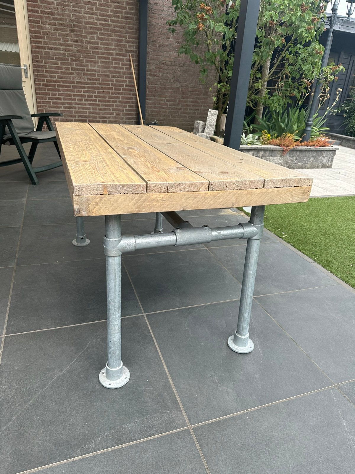 Steigerhouten tafel met aluminium onderstel - 140x78cm, Ophalen, Gebruikt, Rechthoekig, Hout