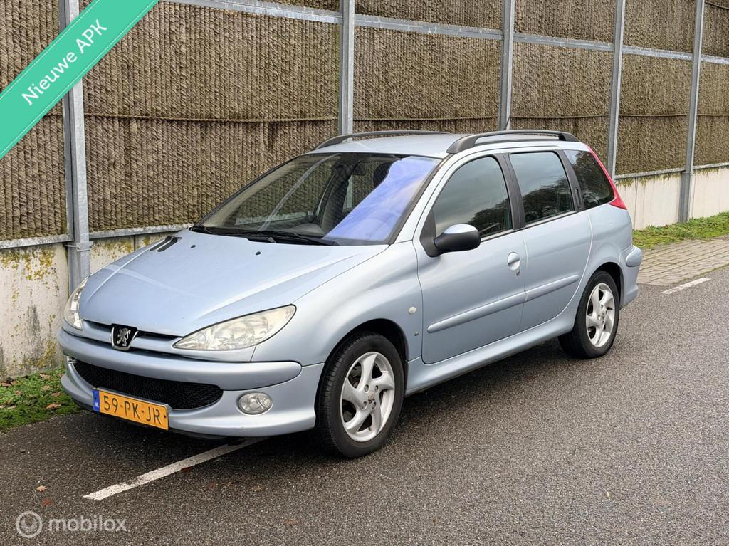 Peugeot 206 SW 1.6-16V Griffe NAP/APK/TREKHAAK, Voorwielaandrijving, 15 km/l, 4 cilinders, Handgeschakeld