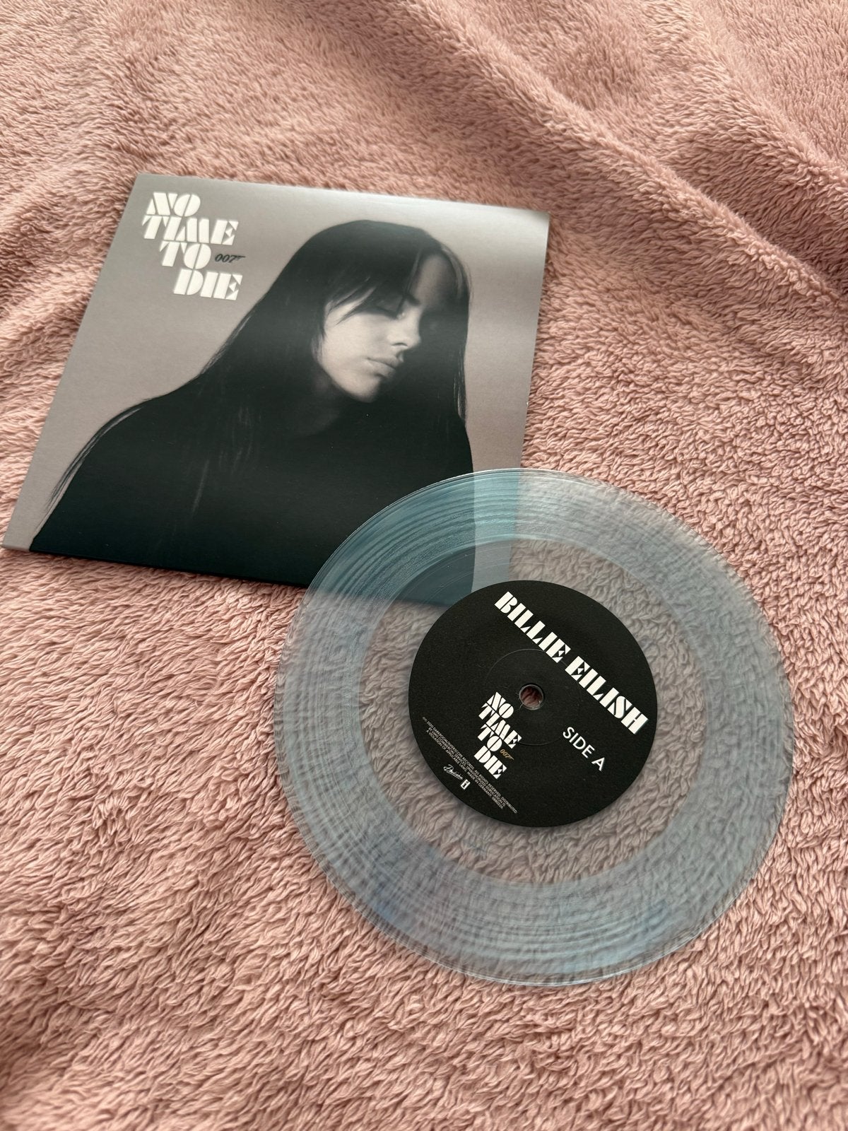 Billie Eilish - No Time To Die 7 inch single (Clear Vinyl), Cd's en Dvd's, Vinyl Singles, Gebruikt, 7 inch, Colored vinyl, Ophalen of Verzenden