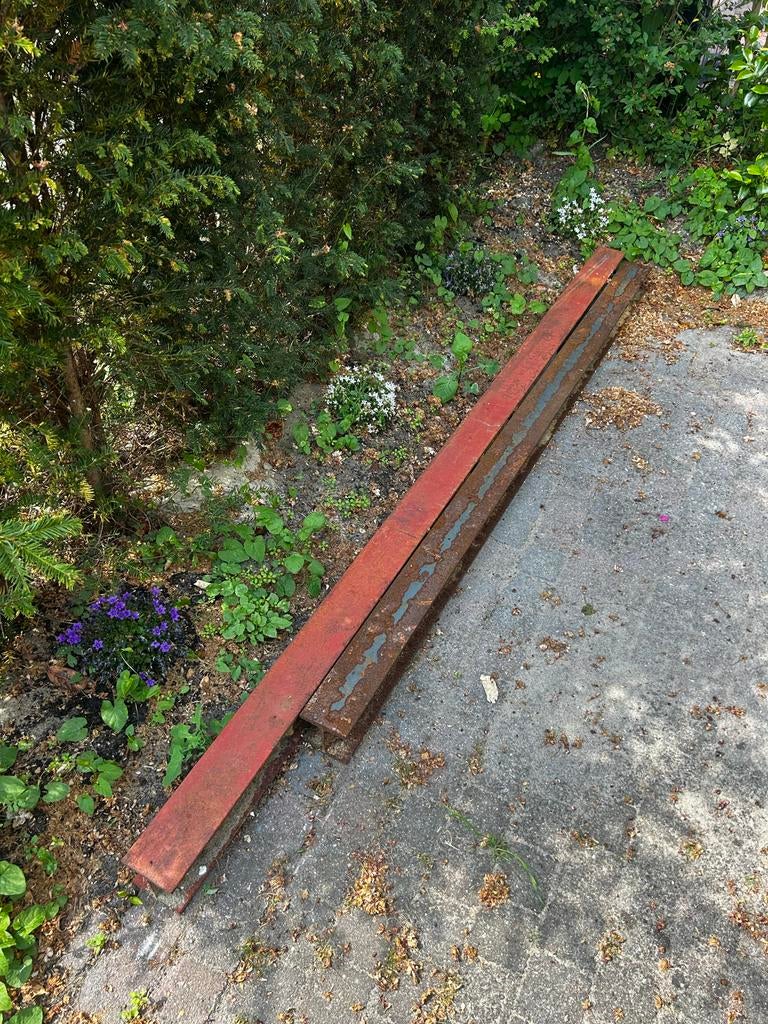 Metalen balken / profielen - roestig (2 stuks), Doe-het-zelf en Verbouw, Ophalen, Gebruikt, IJzer