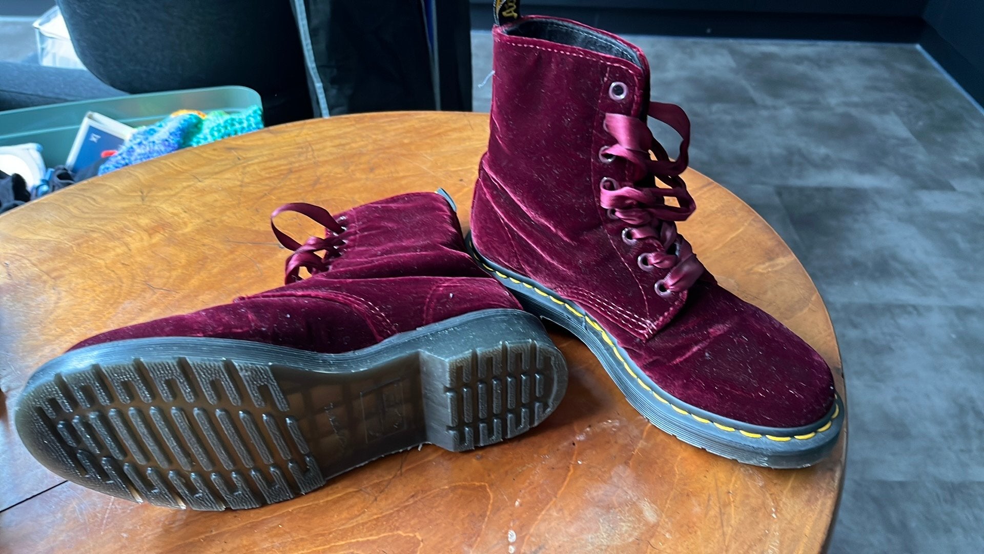 Dr Martens maat 37, Kleding | Dames, Ophalen, Zo goed als nieuw, Rood