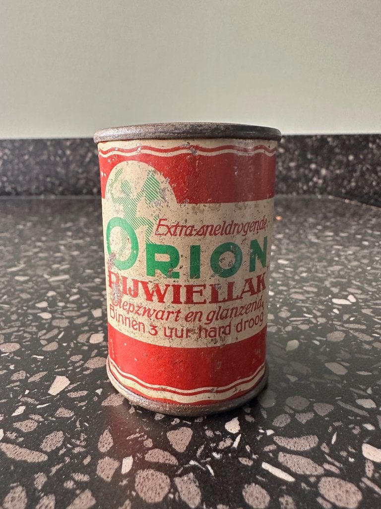 ORION Rijwiellak blikje. Diepzwart en glanzend. Blik., Ophalen of Verzenden, Gebruikt, Gebruiksvoorwerp