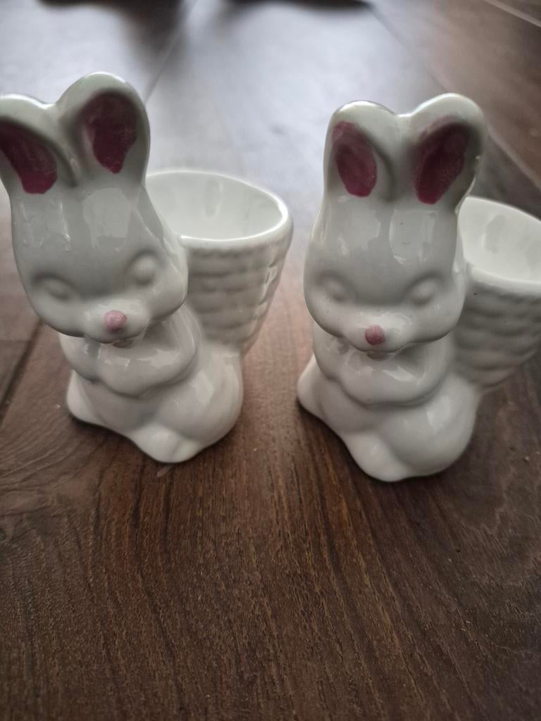 2 schattige vintage  eierdopjes, Ophalen of Verzenden, Zo goed als nieuw, Overige stijlen, Overige typen