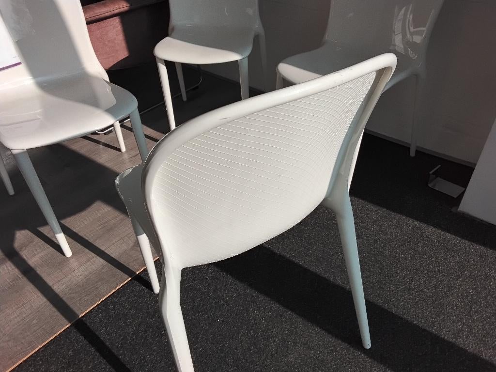 Kartell 4 st. eetstoelen.  Second Life Wolvega., Ophalen, Kunststof, Wit, Zo goed als nieuw