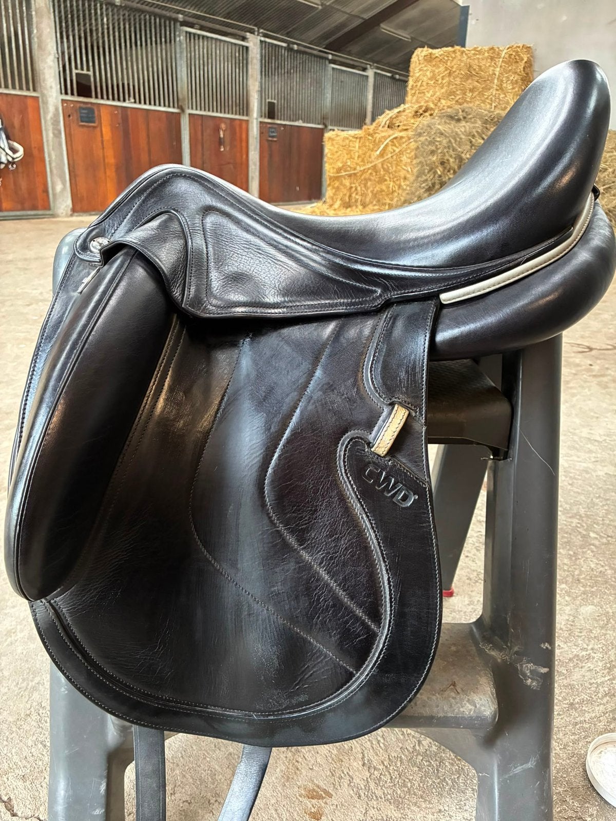CWD dressuurzadel 17,5 inch, Ophalen, L (17.5 inch), Gebruikt, Dressuur