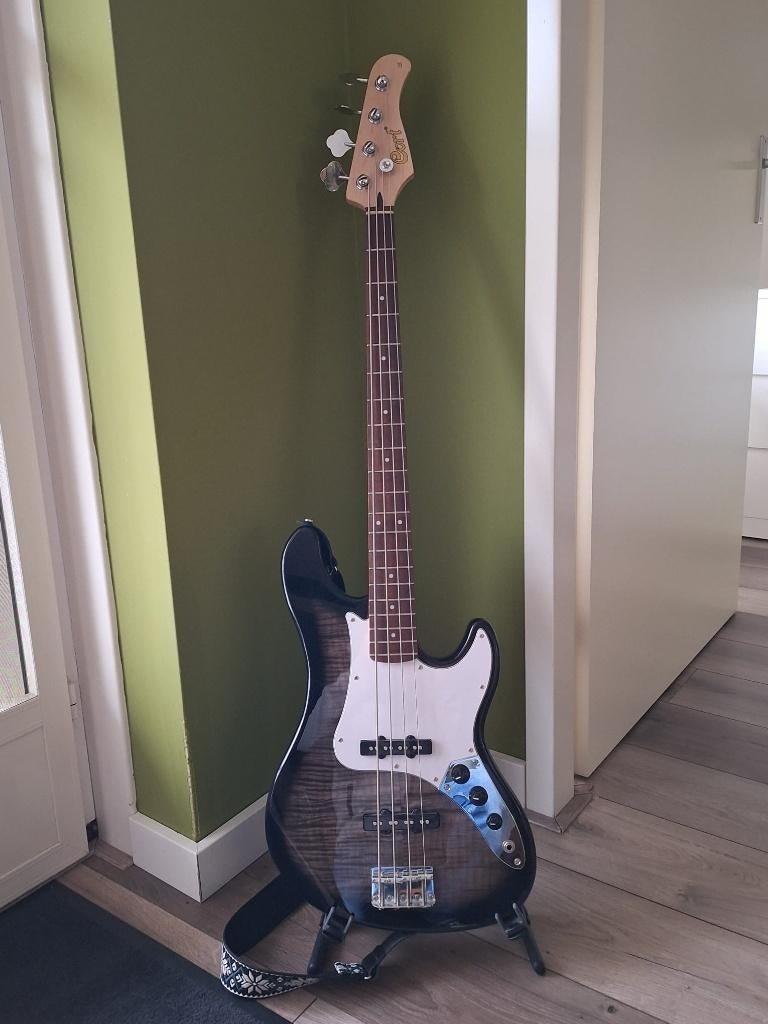 Te koop basgitaar  plus versterker, Muziek en Instrumenten, Snaarinstrumenten | Gitaren | Bas, Ophalen, Zo goed als nieuw, Elektrisch