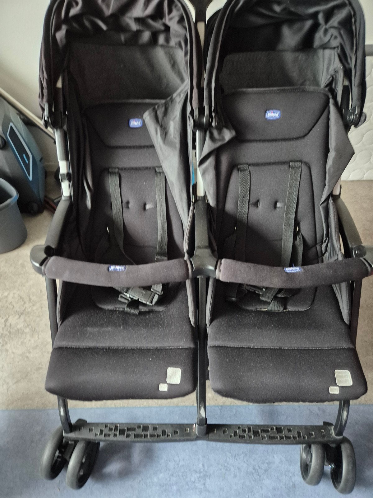 Chicco Tweeling Buggy - Comfortabel en Compact, Ophalen, Gebruikt, Regenhoes